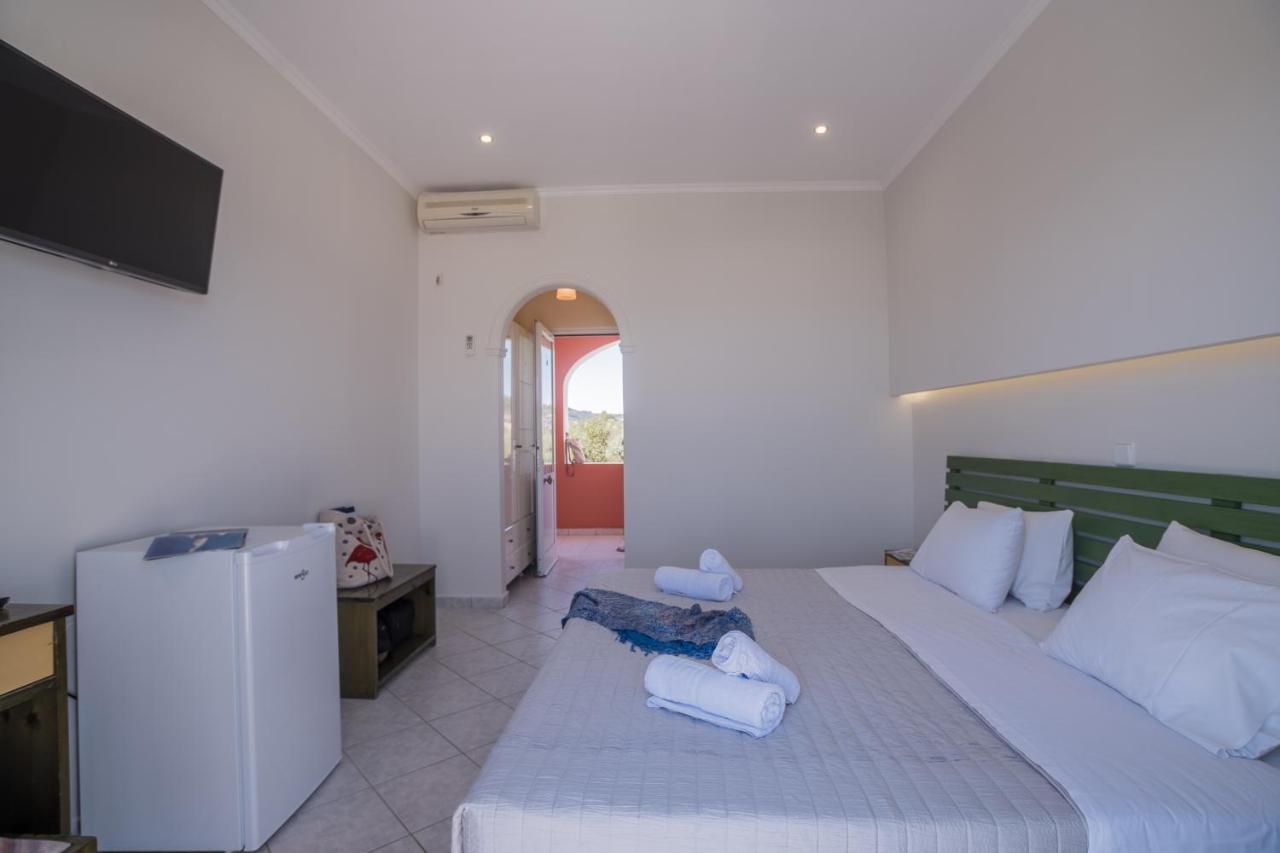Christina Beachfront Rooms By Hotelius Petriti  Exterior photo