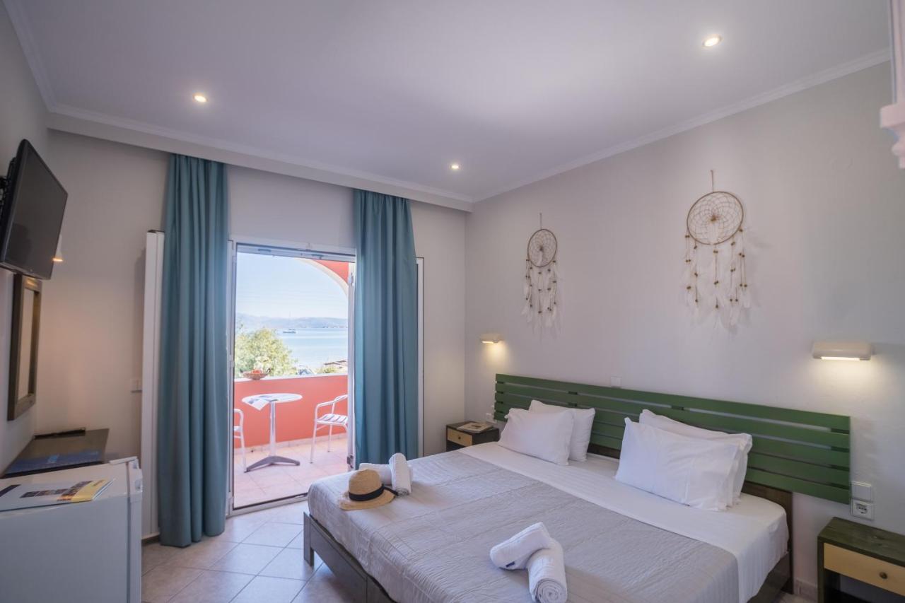 Christina Beachfront Rooms By Hotelius Petriti  Exterior photo