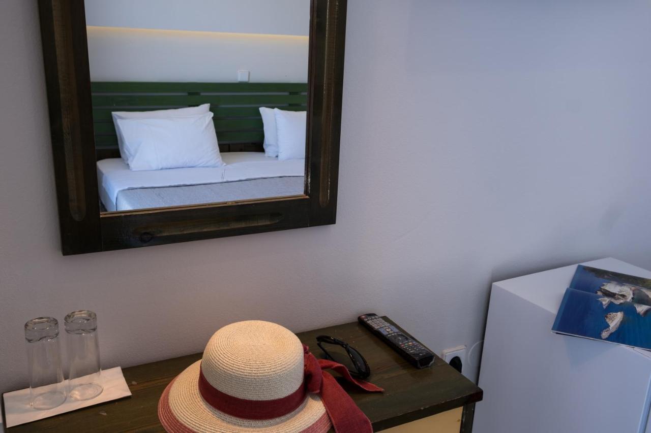 Christina Beachfront Rooms By Hotelius Petriti  Exterior photo